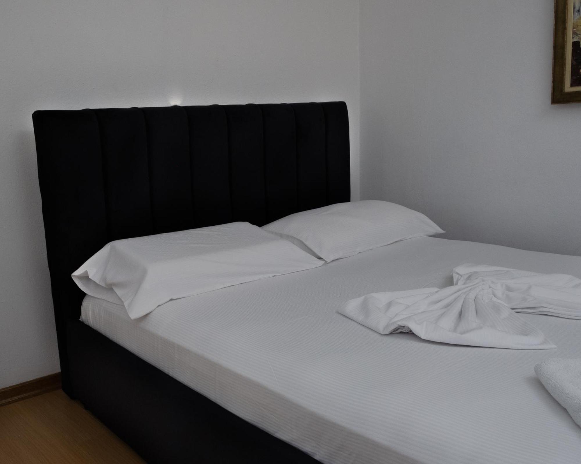 Albjona Guesthouse Тирана Экстерьер фото
